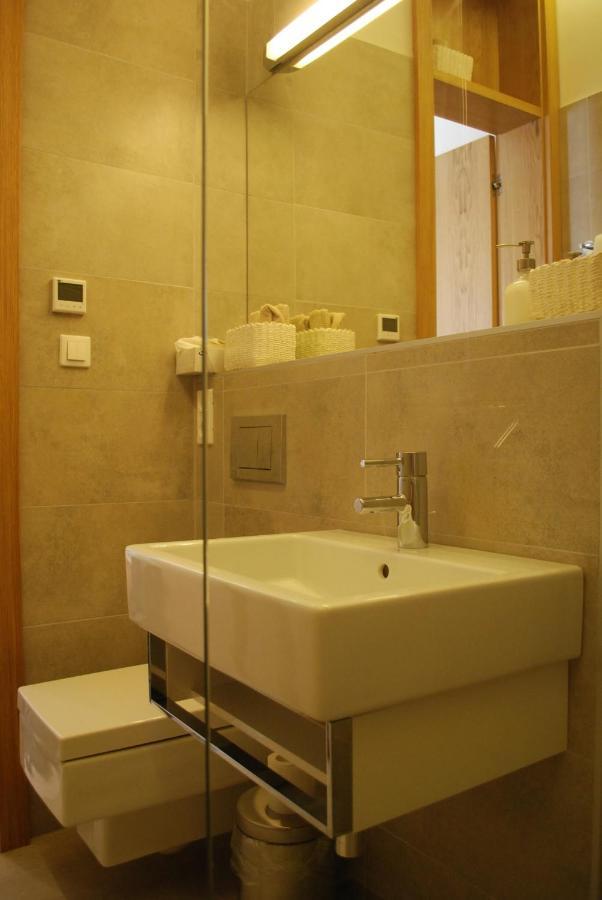 Stylish Studios Apartment In The City Center With Air Conditioning Budapest Eksteriør billede