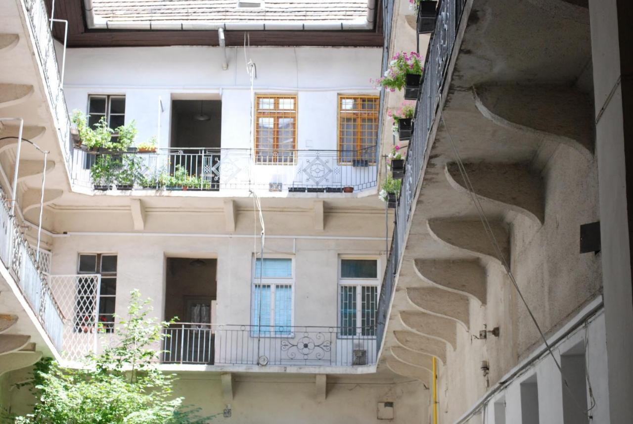 Stylish Studios Apartment In The City Center With Air Conditioning Budapest Eksteriør billede